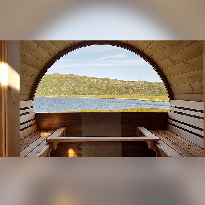 Bastutunna DeLuxe med landskapsf&ouml;nster, omkl&auml;dningsrum och veranda
